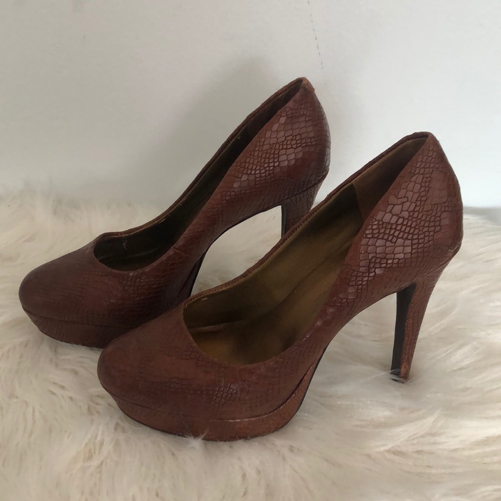 Jessica Simpson Katoy snakeskin Platform Pump